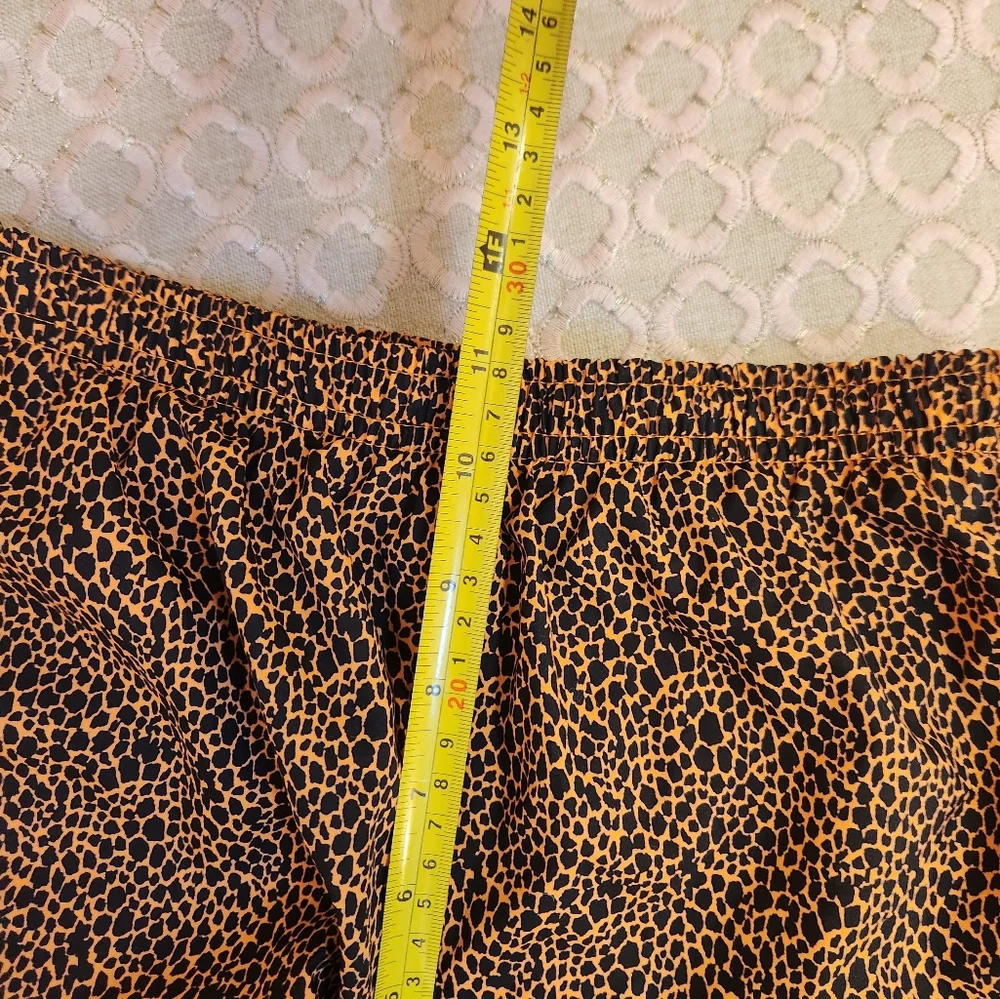Nike Women's Tempo Dri-FIT Mid Rise Running Shorts Orange Animal Print, Size XS - Picture 10 of 12
